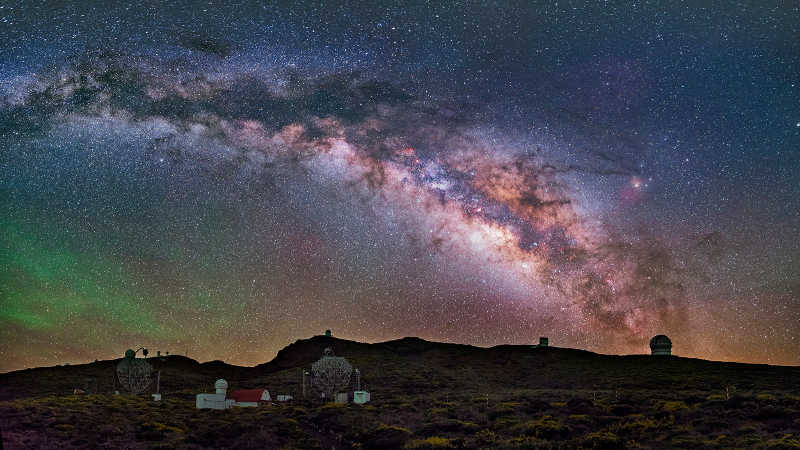 The  observatory at the Roque de Los Muchachos at night. Credit: Daniel Lopez. ASCII   Kolor stitching | 4 pictures | Size: 8667 x 4915 | FOV: 120.27 x 68.20 ~ 24.43 | RMS: 2.75 | Lens: Standard | Projection: Spherical | Color: LDR |